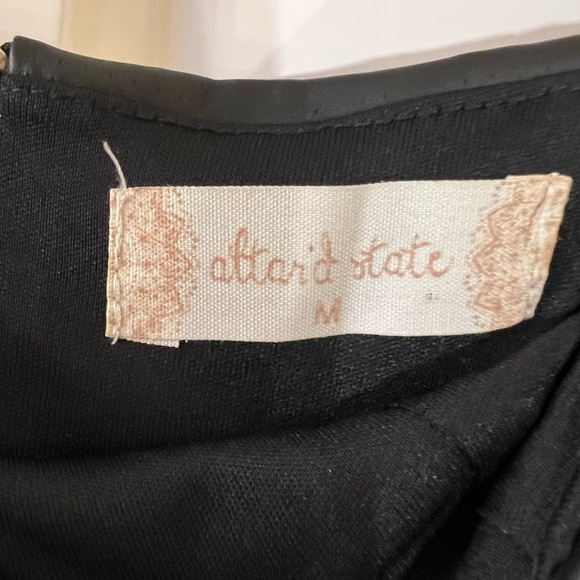 FAUX LEATHER SKIRT FROM ALTARD STATE. MEDIUM BLACK. - Picture 3 of 3